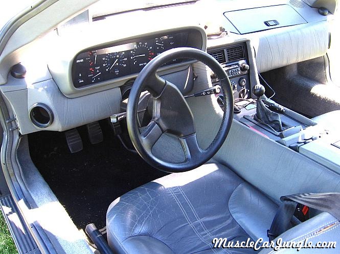 Delorean DMC Interior